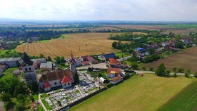 Bohuslavice na Náchodsku těžce zasáhla větrná smršť. Odstraňování škod pokračuje.