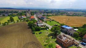 Bohuslavice na Náchodsku těžce zasáhla větrná smršť. Odstraňování škod pokračuje.