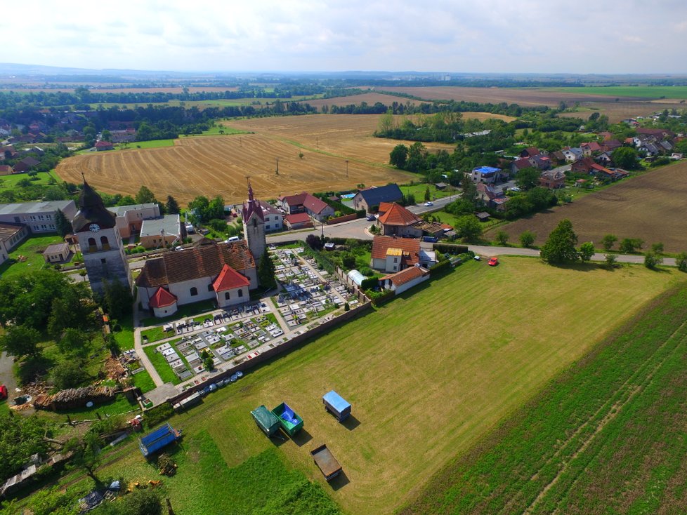 Bohuslavice na Náchodsku těžce zasáhla větrná smršť. Odstraňování škod pokračuje.