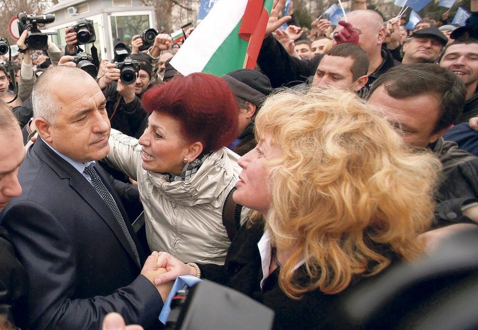 Předseda bulharské vlády Bojko Borisov nabídl demisi své vlády.