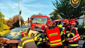 Při střetu dvou osobních aut v Bojkovicích na Uherskohradišťsku zemřela řidička jednoho z vozidel.