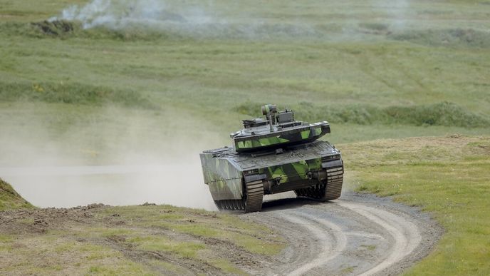 Čeští vojáci už Bojové pásové vozidlo CV90 testovali