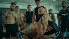 Ján Jackuliak coby Béla Kardos a Vlado Lengál jako jeho sparring partner