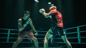 David Kozma a Adam Vacula, kteří ve filmu makají ve stejném gymu