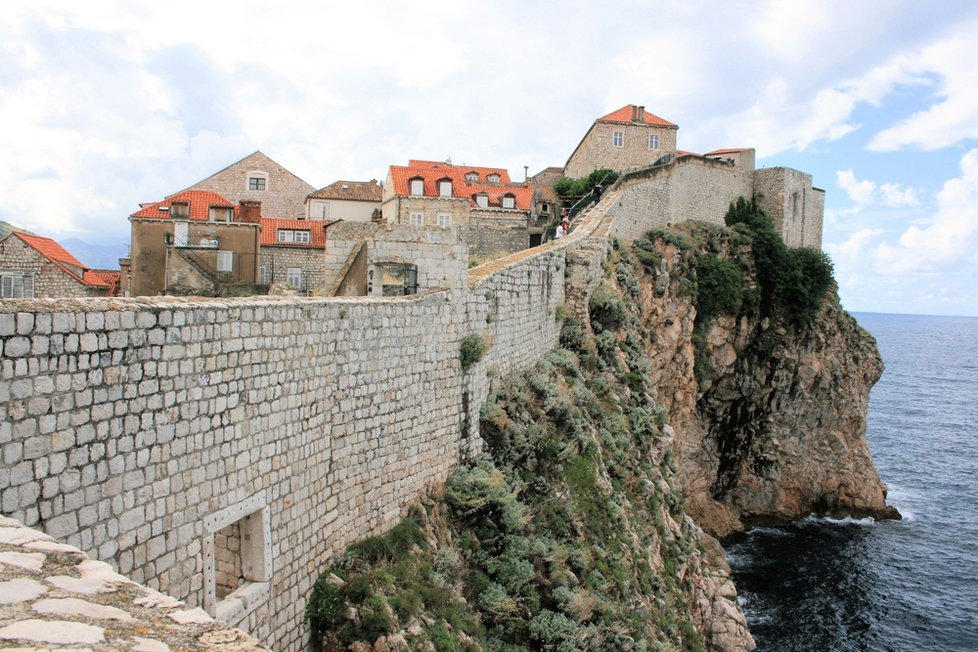 Pohled z pevnosti Bokar na dubrovnické hradby