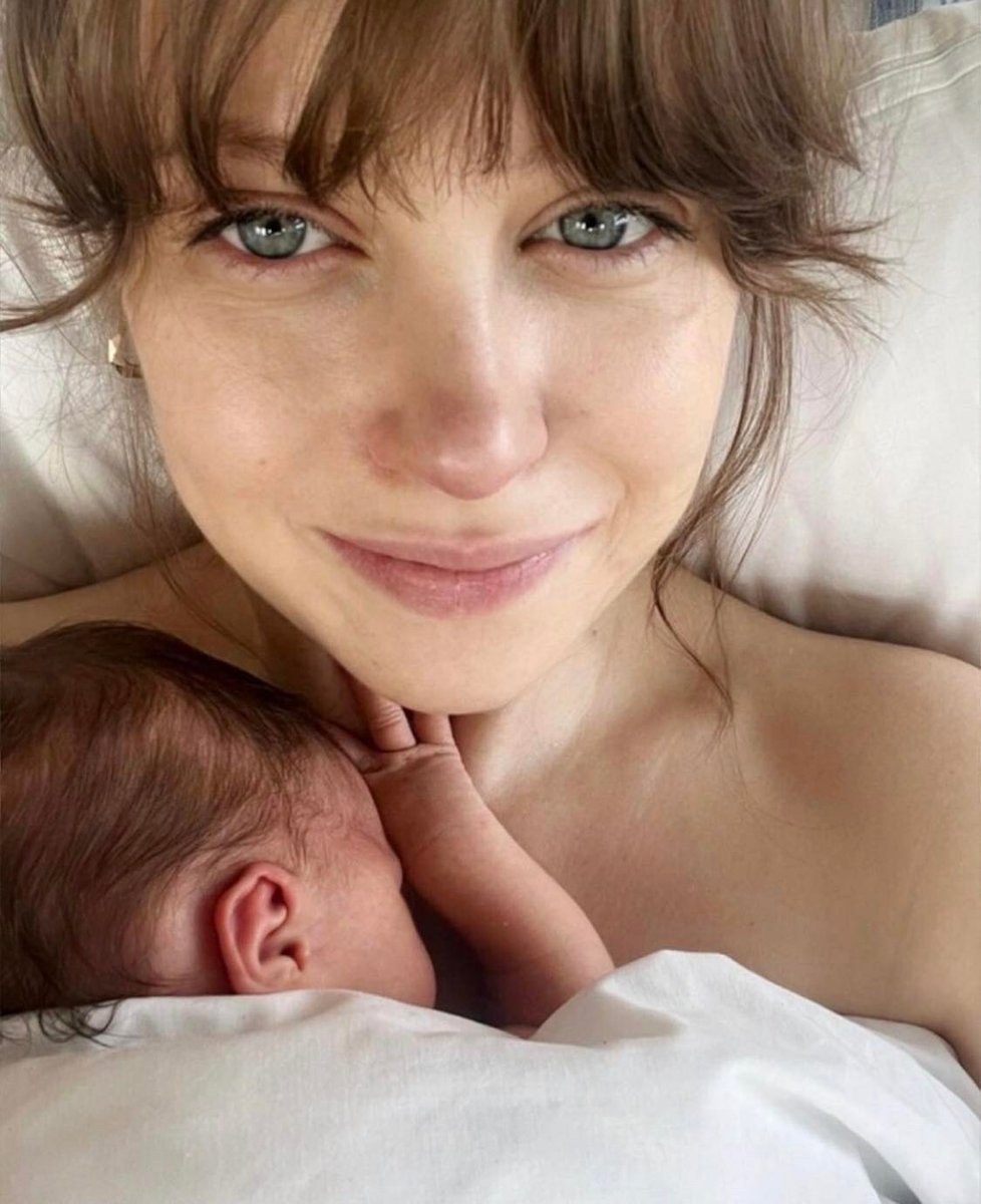 Jenovéfa Boková s novorozeným miminkem
