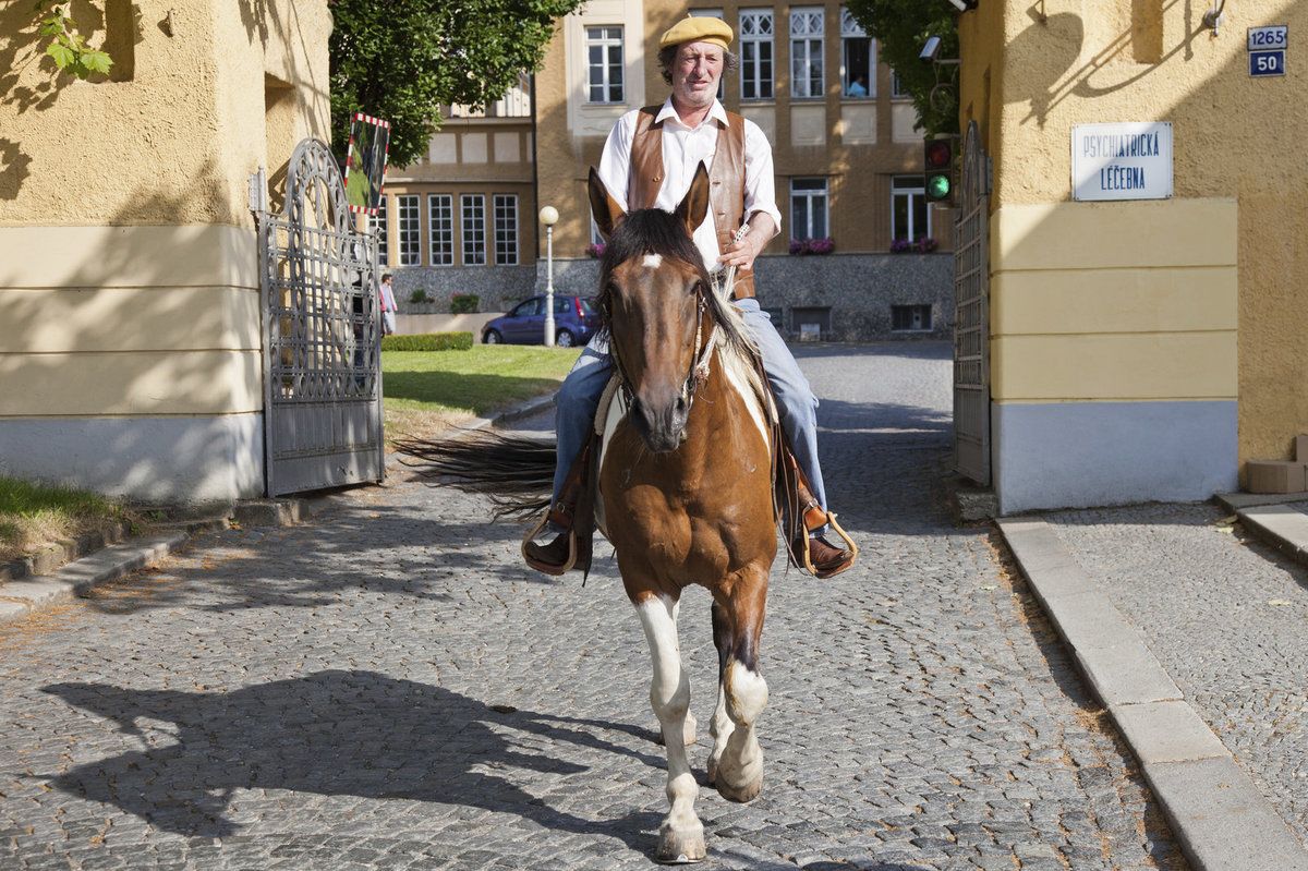 Bolek Polívka jako Bohuš si v koňském sedle užíval.