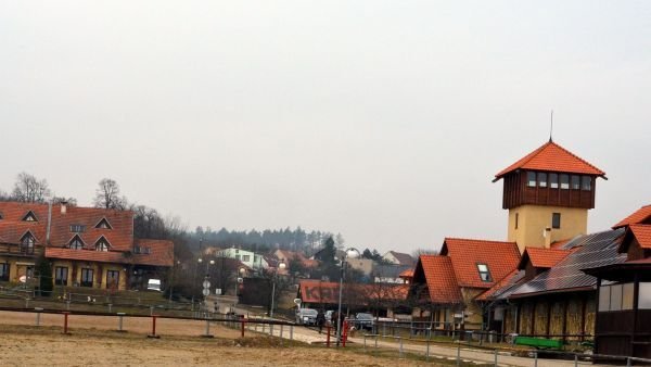 Farma Bolka Polívky přejmenovaná na Penzion Olšany půjde do veřejné dražby.