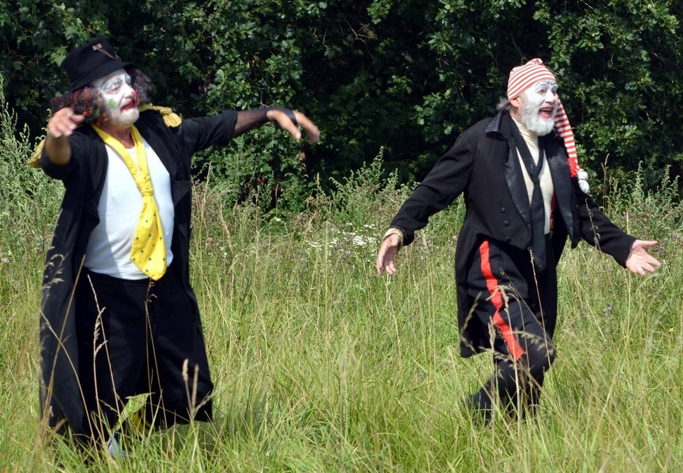 Jiří Pecha (vpravo) si s Frettym zahráli role lovených klaunů.