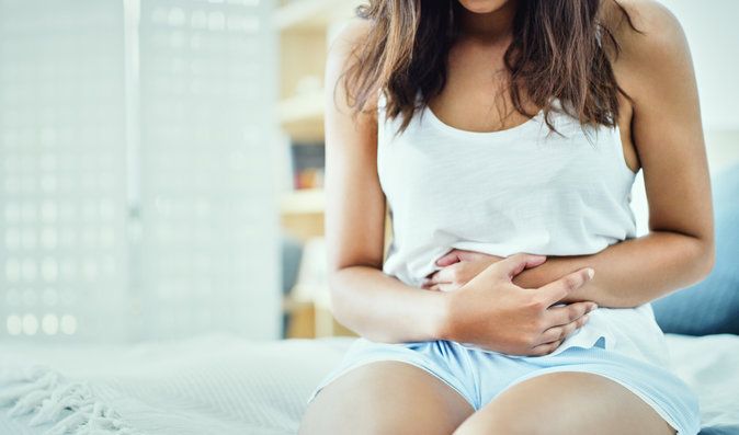 Křeče, bolesti, silný výtok! Co je při menstruaci normální a kdy je třeba jít k lékaři?