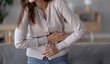 Bolesti žaludku a břicha: Co je způsobuje a co na ně pomáhá?