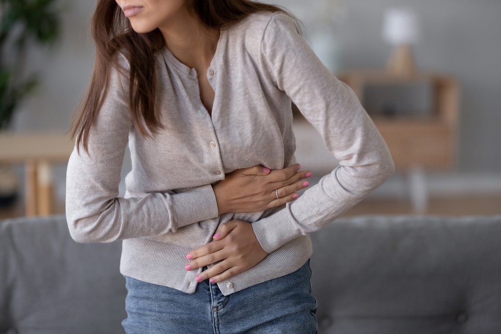 Bolesti žaludku a břicha: Co je způsobuje a co na ně pomáhá?