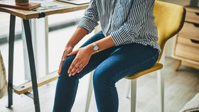 Proč vás bolí koleno? Toto jsou nejčastější příčiny. A co s tím dělat?