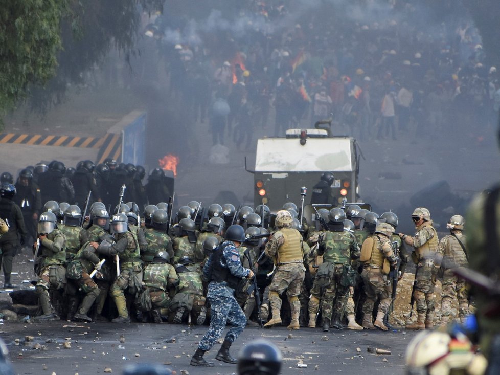 Při demonstraci zastánců bývalého bolivijského prezidenta Eva Moralese zemřelo pět lidí.