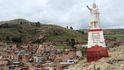 Manco Cápac čnící nad městem Puno. Tento první mytický Inka se podle legendy zaznamenané jedním ze španělských dobyvatelů zrodil z vod jezera Titicaca.