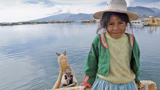 Do Bolívie k největšímu jihoamerickému jezeru Titicaca: Noc v totorovém Disneylandu