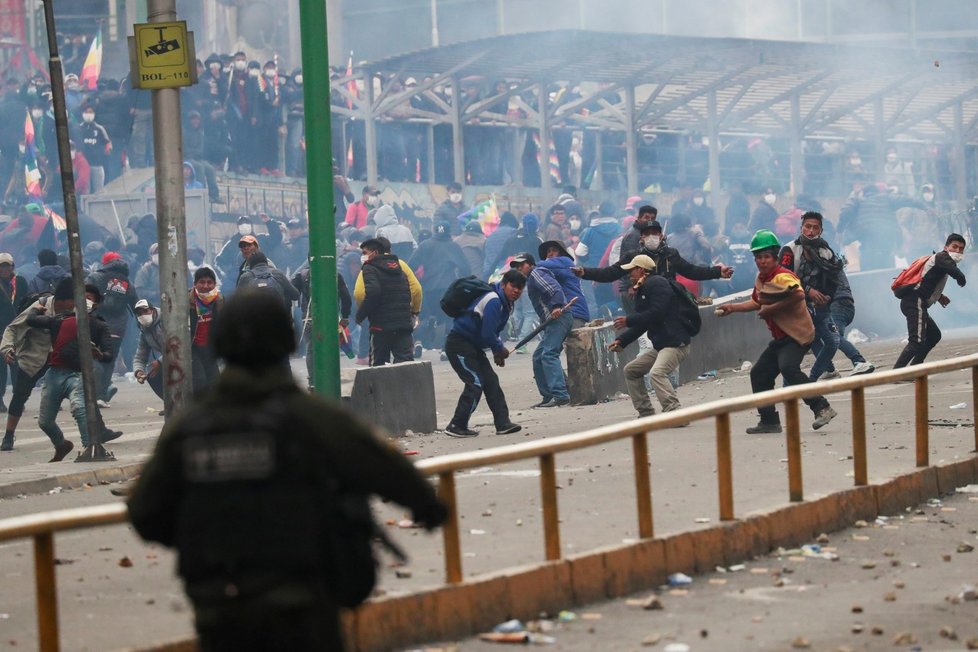 Násilí v Bolivii neustává. Protesty si vyžádaly už 10 obětí.