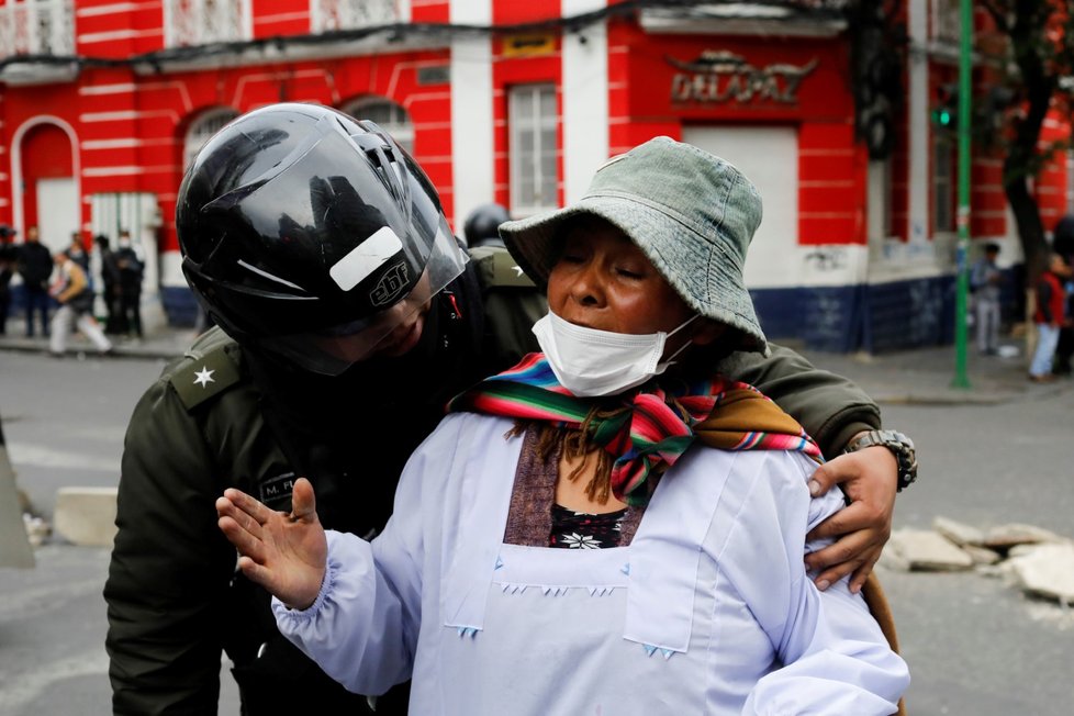 Násilí v Bolívii neustává. Protesty si vyžádaly už 10 obětí.
