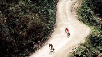Brzdi, jsi na Cestě smrti aneb Adrenalinový sjezd nejnebezpečnější silnice světa na horském kole