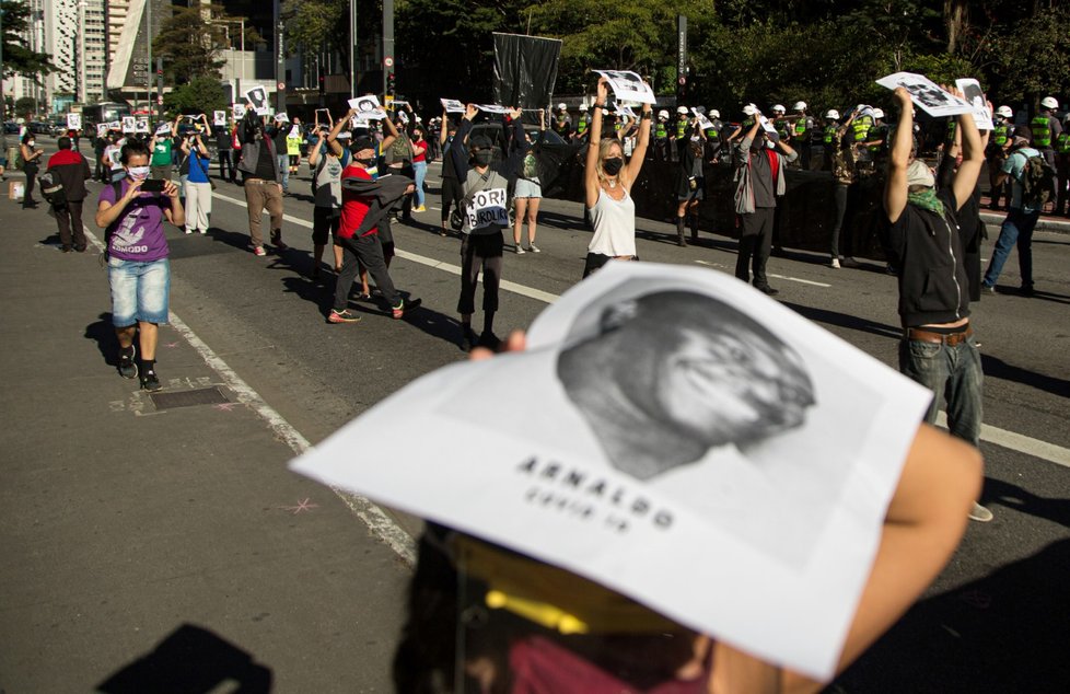 Protesty proti brazilskému prezidentovi Jairu Bolsonarovi.