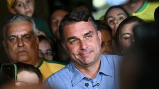 Bolsonaro překvapil a míří proti Lulovi. O prezidentovi Brazílie rozhodne druhé kolo Bolsonaro překvapil a míří proti Lulovi. O prezidentovi Brazílie rozhodne druhé kolo