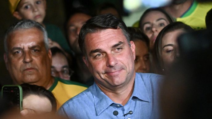 Bolsonaro získal po sečtení téměř všech hlasů 47,22 procenta a překonal většinu předvolebních průzkumů. Bolsonaro získal po sečtení téměř všech hlasů 47,22 procenta a překonal většinu předvolebních průzkumů.