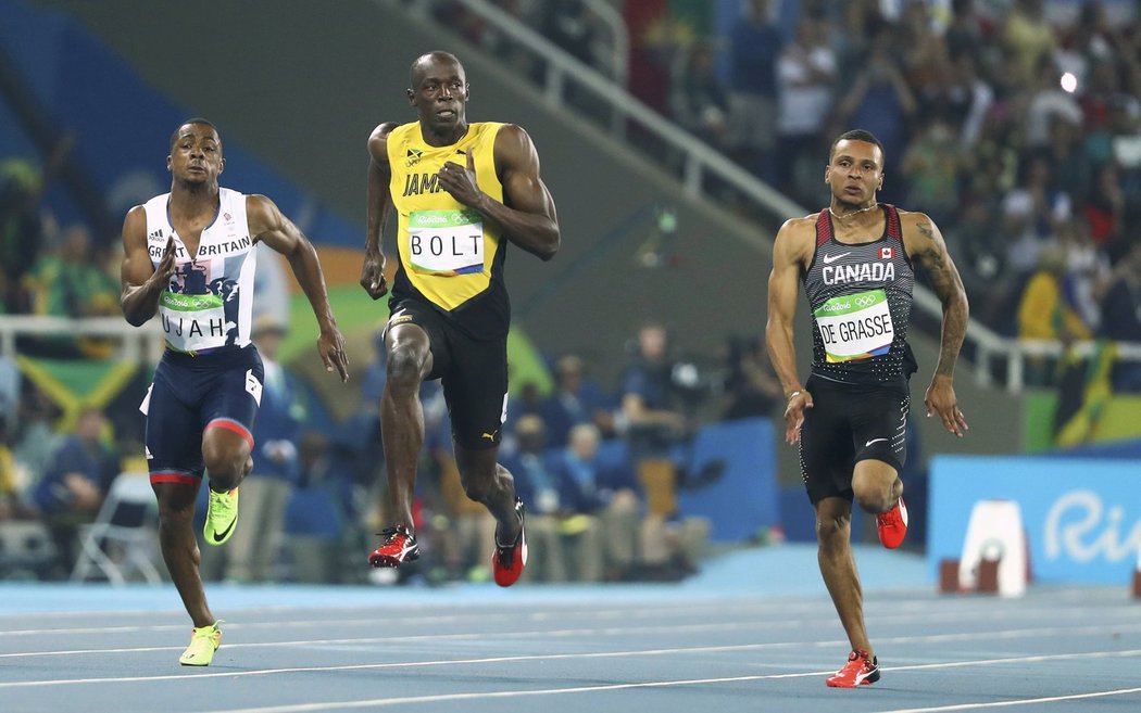 Sprinter Usain Bolt v semifinálovém běhu na stovce jasně vládl