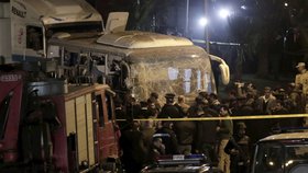 Výbuch bomby u autobusu se zahraničními turisty zabil poblíž pyramid v egyptské Gíze tři Vietnamce a jejich místního průvodce, (28.12.2018).