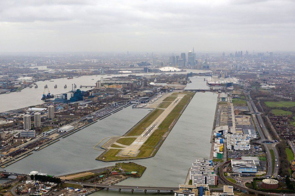 Londýnské letiště uzavřeli kvůli bombě z druhé světové války