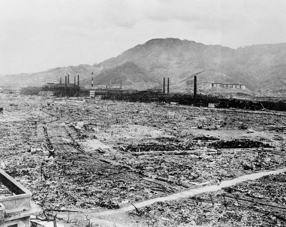 Takto vypadala industriální zóna v Nagasaki po shození atomové bomby Fat Man.