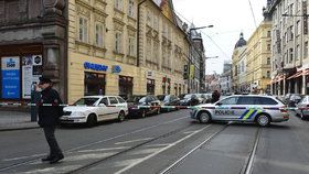 V budově Okresního soudu Praha-východ zasahují policisté i pyrotechnik. Někdo v ní nahlásil bombu.