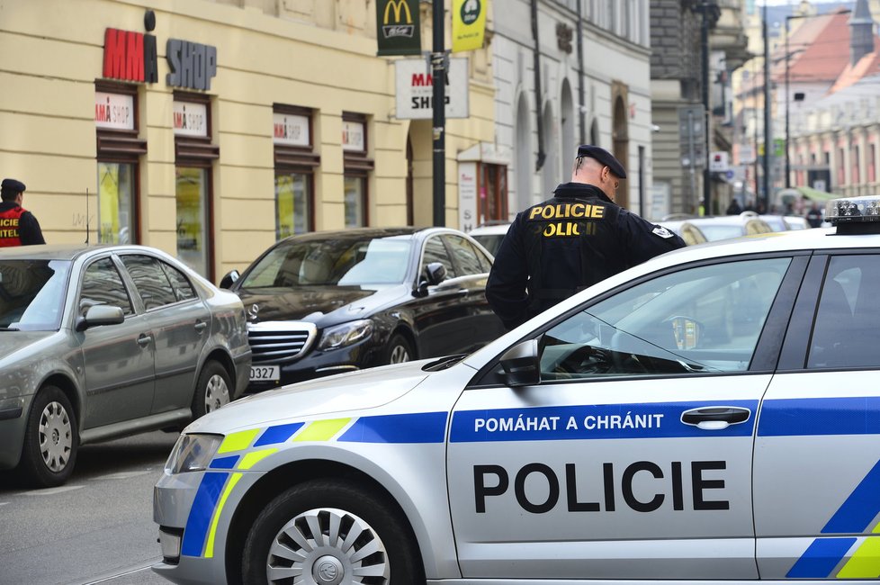 V budově Okresního soudu Praha-východ zasahují policisté i pyrotechnik. Někdo v ní nahlásil bombu.