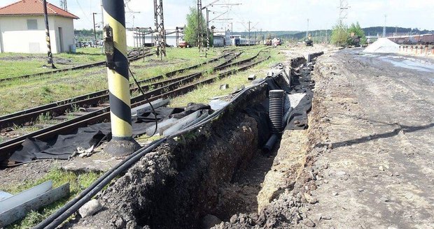 Pyrotechnici zasahovali na plzeňském nádraží: Našli zde 250kilovou bombu z války