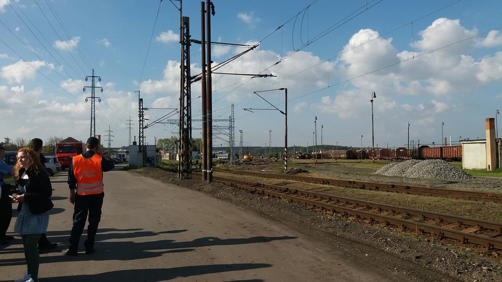 Zastavené vlaky a evakuace: V Plzni našli nevybuchlou bombu z 2. světové