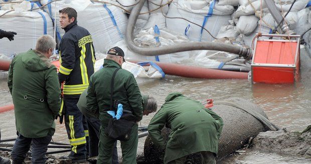 Německo evakuuje 70 tisíc lidí. Pokusí se zneškodnit obří bombu „Trhák“