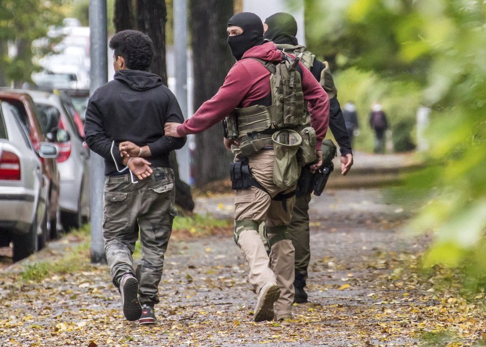 Policisté pátrají po 22letém Syřanovi, který je podezřelý z plánování teroristického útoku.