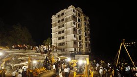 Dům v indické Bombaji byl podle všeho postaven načerno