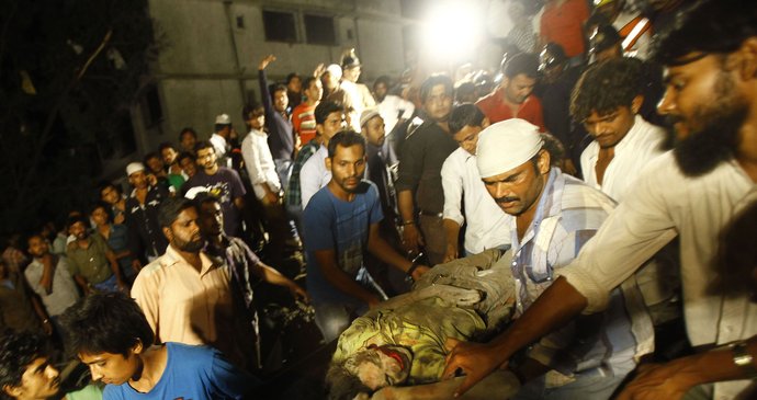 Čtyři desítky mrtvých a na šedesátka zraněných, takový je bilance neštěstí v Indii