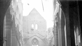 Emauzy po bombardování 14. 2. 1945