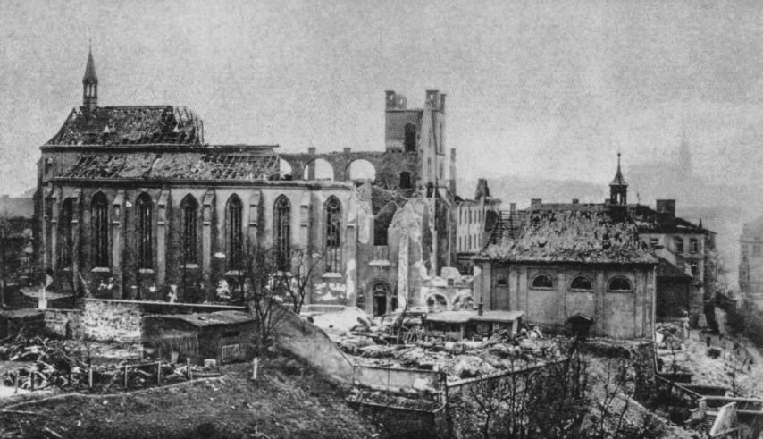 Následky bombardování Prahy v roce 1945.