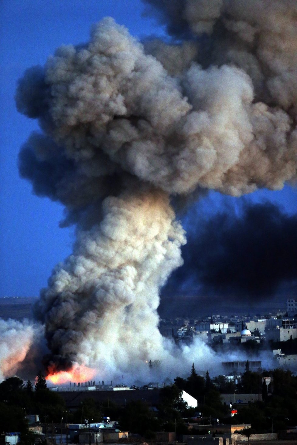 Bombardování v Kobani je líté. Teroristé nesmí pláchnout.