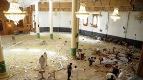 Mešity jsou poslední dobou cílem útoků - Nedávno v Kuvajtu pumový atentátník u šíitské mešity svým odpálením zabil 27 lidí a přes 200 dalších zranil (ilustrační foto)