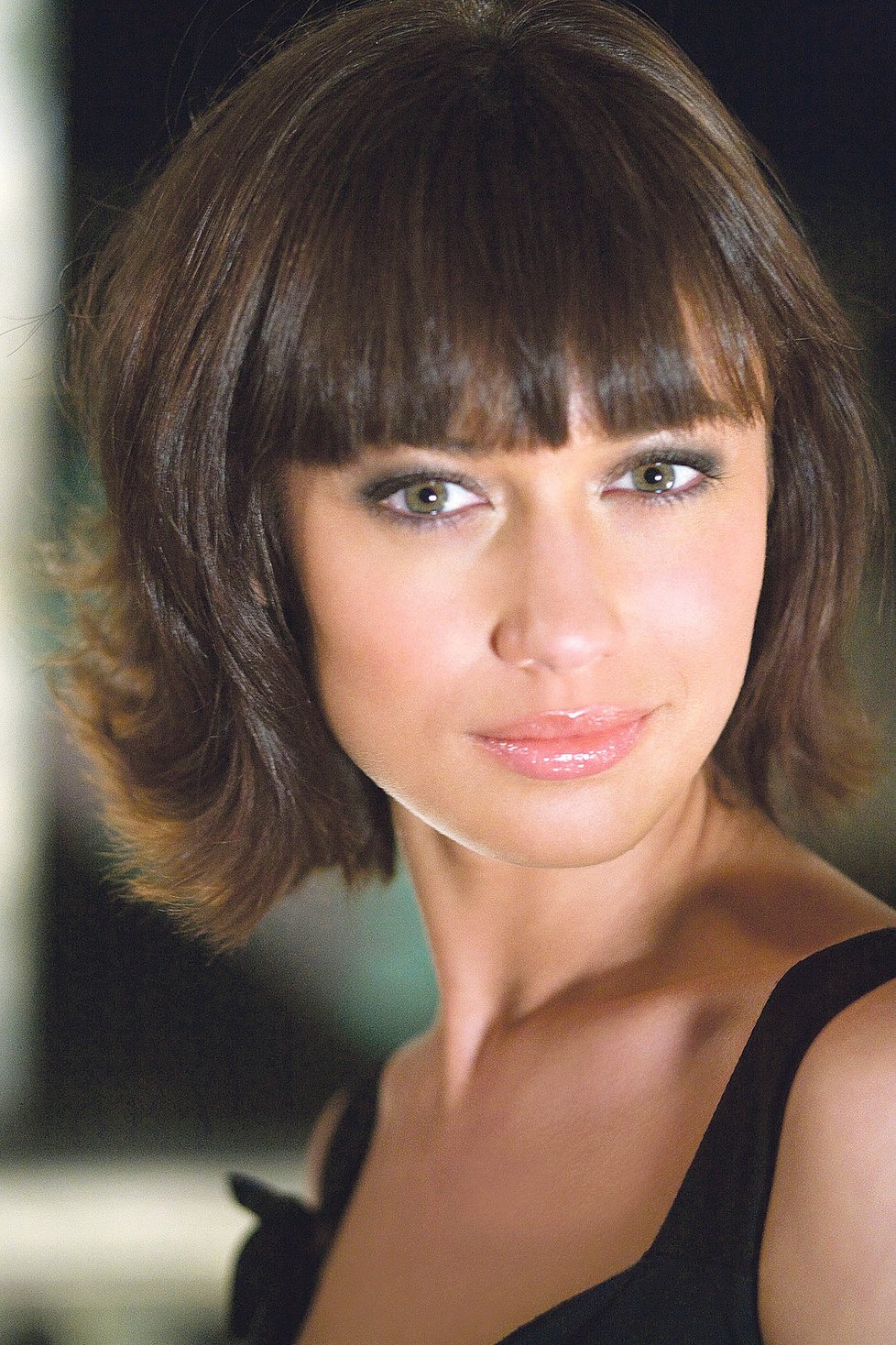 Olga Kurylenko, Quantum of Solace (*14. 11. 1979, Ukrajina): Jako modelku ji objevil francouzský fotograf a přemluvil k odjezdu do Paříže. V roce 2004 debutovala ve filmu L‘Annulaire a pak výborně sehrála prudkou bondgirl Camille