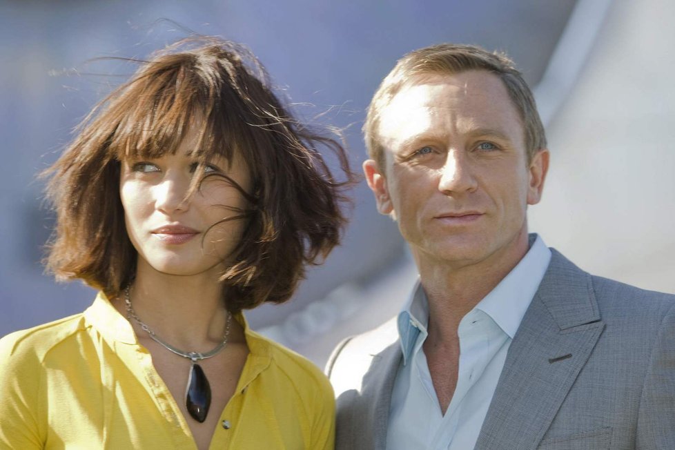 Bond girl Olga Kurylenko a britský herec Daniel Craig