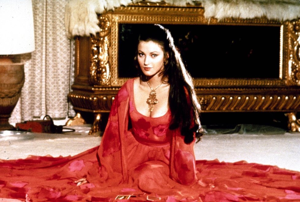 Nejmladší bond girl byla tehdy 22letá Jane Seymour (Žít a nechat zemřít, 1973 )