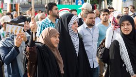 Dříve diplomaté, nyní zahalené muslimky: „Už to není Německo,“ stěžují si starousedlíci.