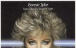 Bonnie Tyler na přebalu jejího alba Faster Than The Speed Od Night