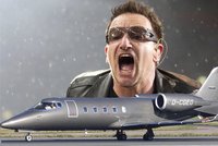 Bono Vox se díval smrti do očí: Za letu se otevřely dveře a vypadaly jeho kufry!