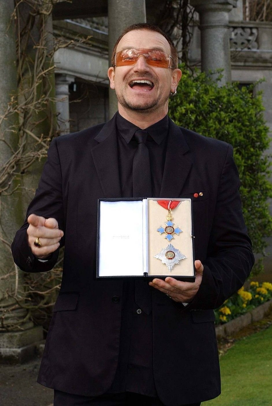 Bono Vox byl nejslavnějším Lorichovým pacientem.