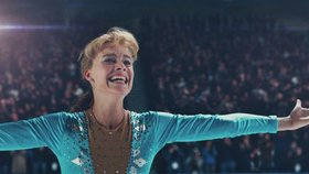 Podívejte se na Margot Robbie, která zazáří ve skandálním příběhu "Já, Tonya" 